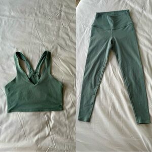Soft Seagrass Green - Alo Yoga Set in Excellent, Like NEW Condition